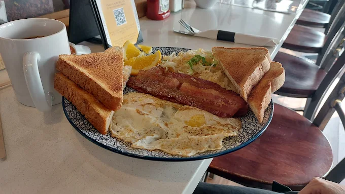 Delicious traditional breakfast in Airdrie, AB
